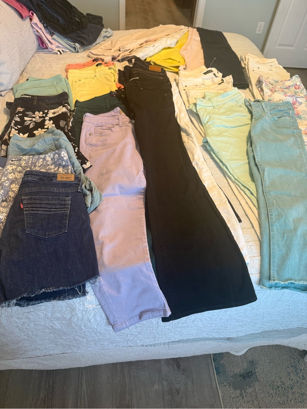 Levi's Black and Pastel Mixed Ankle & Cropped Women's Jeans